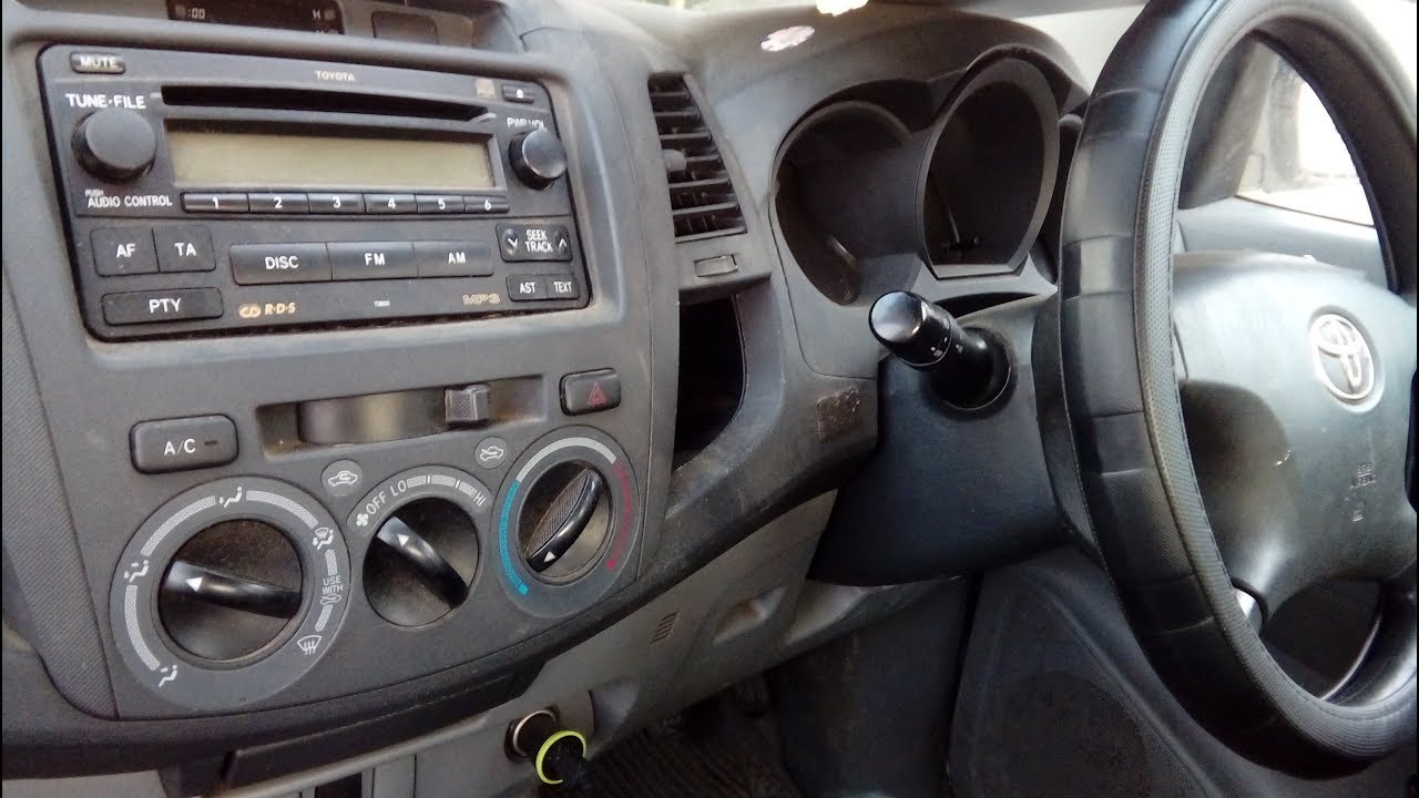 Toyota Hi-Lux 2004-2015 как снять заводскую магнитолу, простое пошаговое руководство.