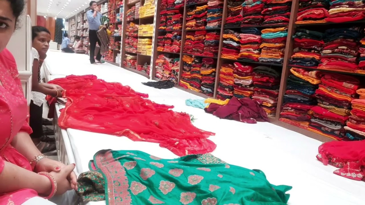 Chunnilal Mega Mart Raja bazar Yaha per Har Tarah Ke kapde Milte Hai Binni's Recipe And Creation