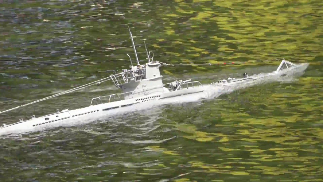 RC U Boot VII C fährt und taucht Britzer Garten Berlin 5.8.2018 4K