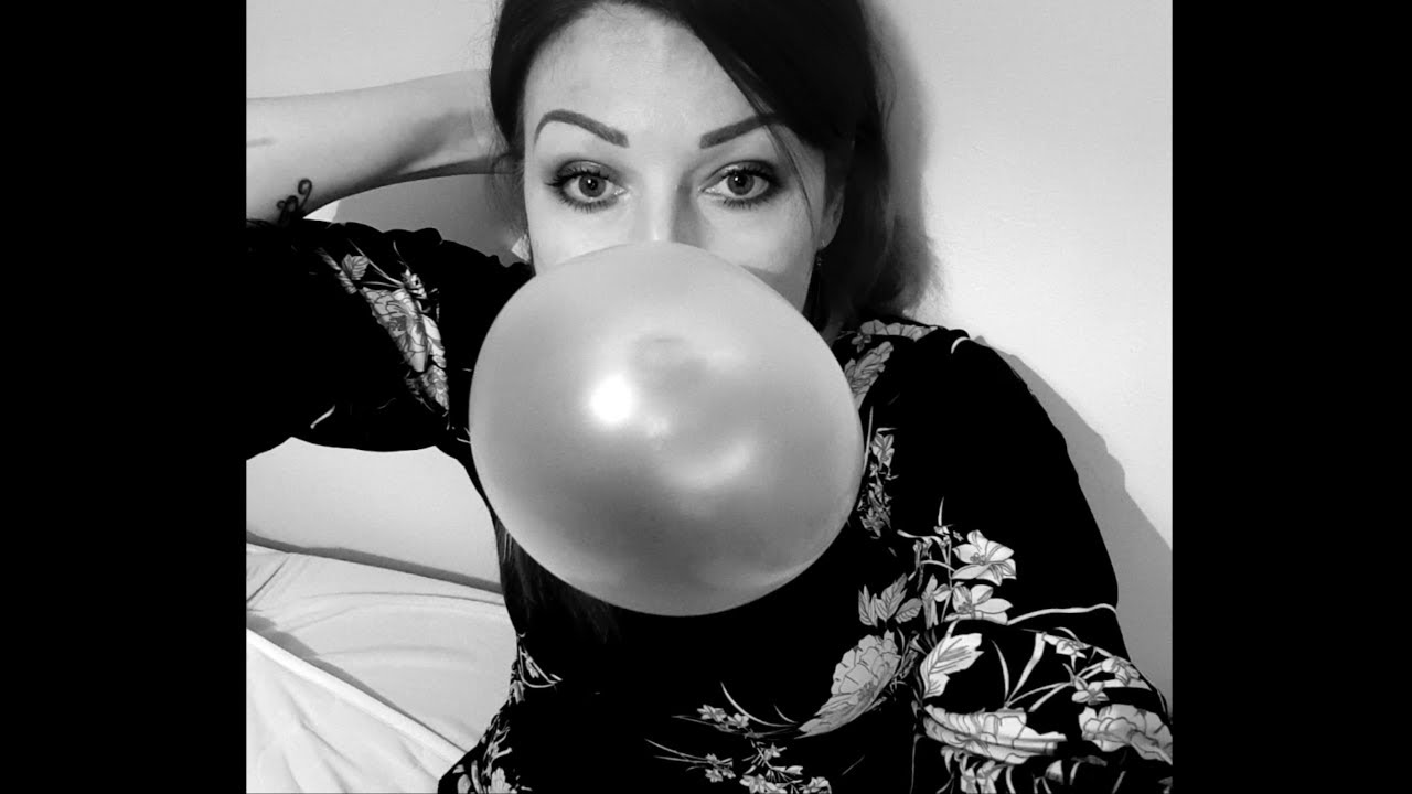 Bubbles With Tubble Gum! Bubble Gum In A Tube! 😄