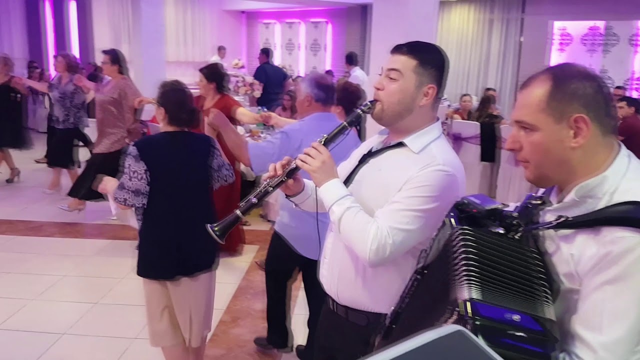 Amajlija Bend - Skopje - Krstacka oro (Maskoto ili Masko Krstacko) - (in live)