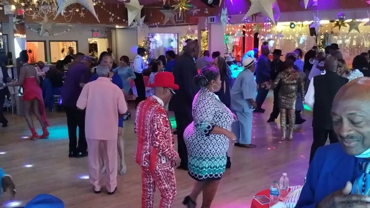 The Atrium dance party 🎉🥳 5/12/24 The Cha Cha pt2