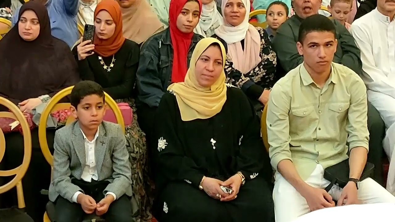 في وجود  الشيخ عبدالفتاح الطاروطي والشيخ محمد علي الطاررطي ألقيت كلمة الخريجين لطلاب كلية التربية