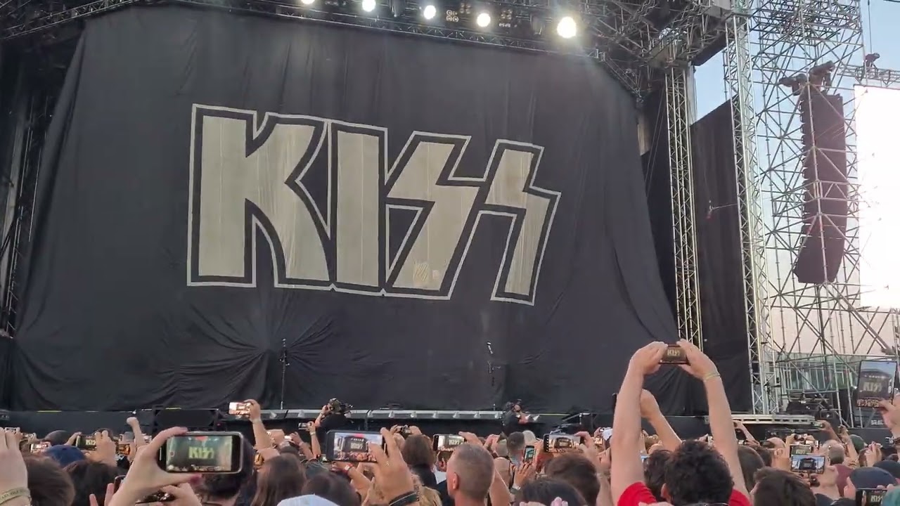 KISS - Intro+Detroit Rock City - Bucharest 16.07.2022