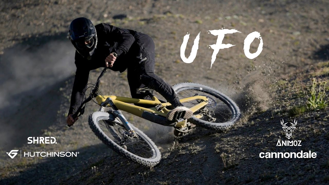 U F O | Arthur Deblonde