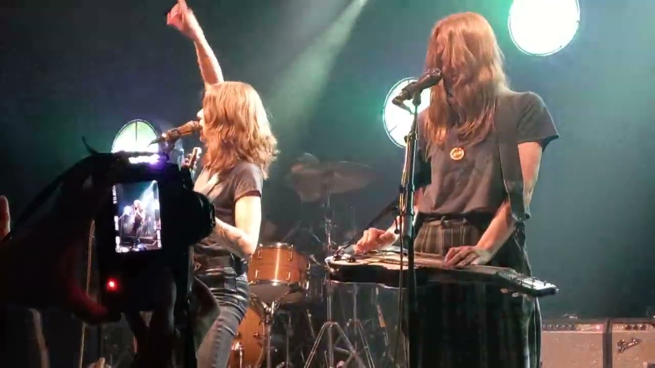 Larkin Poe - Self made man/ Keep diggin' - Live@Santeria Toscana, Milano, Italy, 16/05/2022