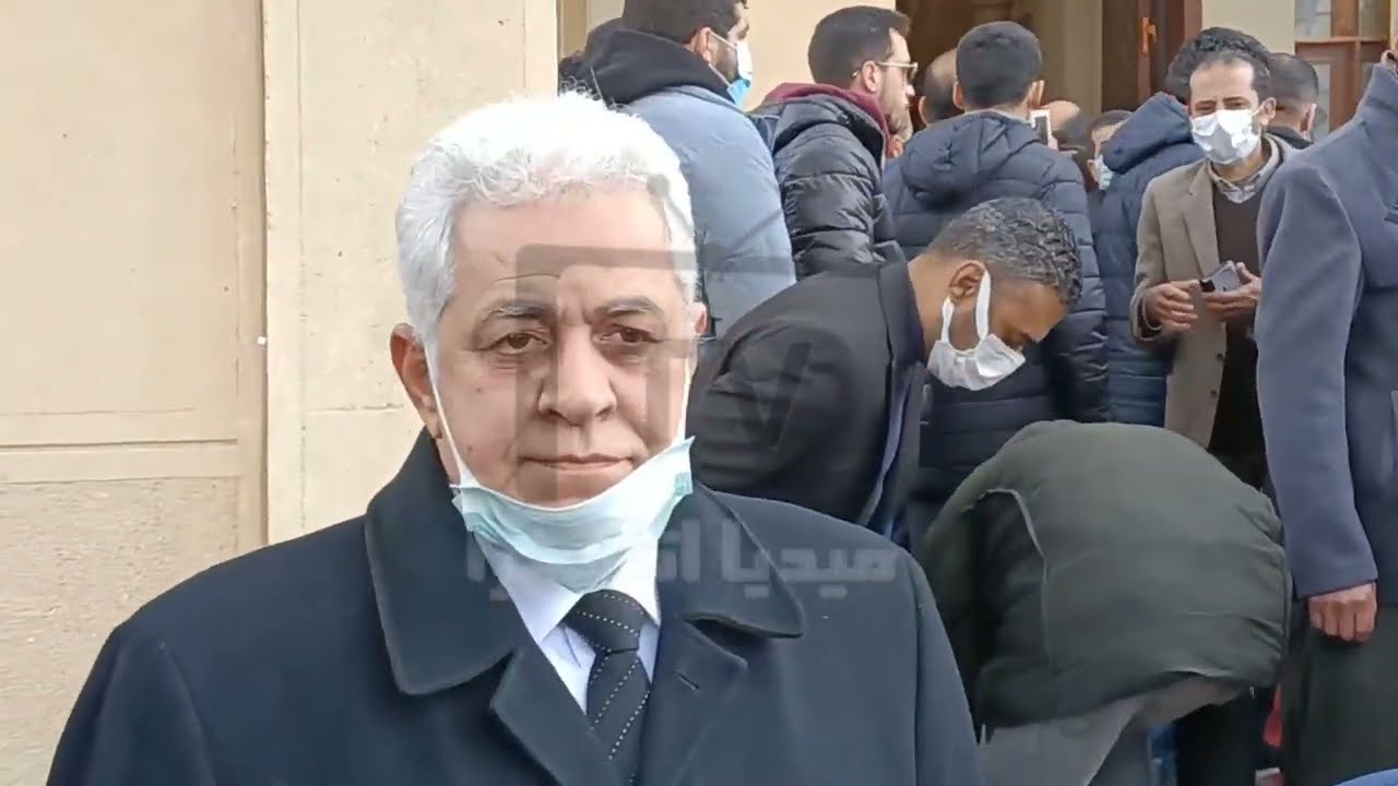 حمدين صباحى يظهر فى جنازة ياسر رزق بعد أداء الصلاة..و حضور داليا البحيرى وزوجها
