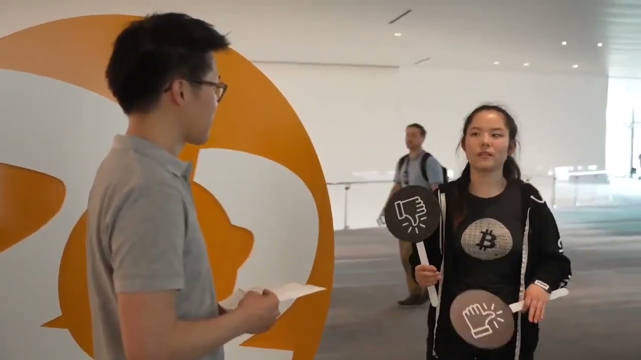 Gloria Zhao thumbs down for bitcoiners and thumbs up for NFTs scams.