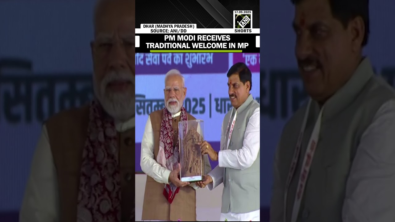 Madhya Pradesh Honors PM Modi with Traditional Handicrafts and Cultural Gifts