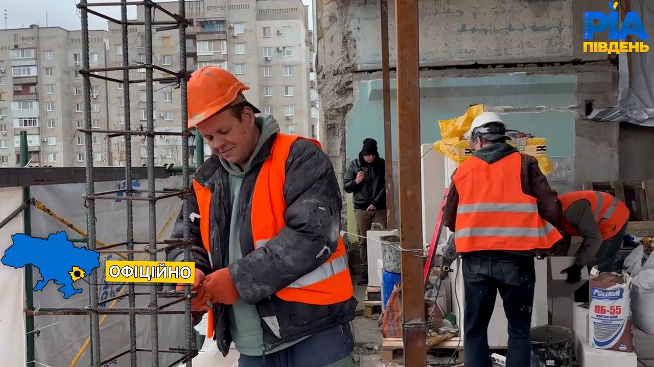 У Запоріжжі після авіаудару відновлюють багатоповерхівку на вул. Моторобудівників, 26