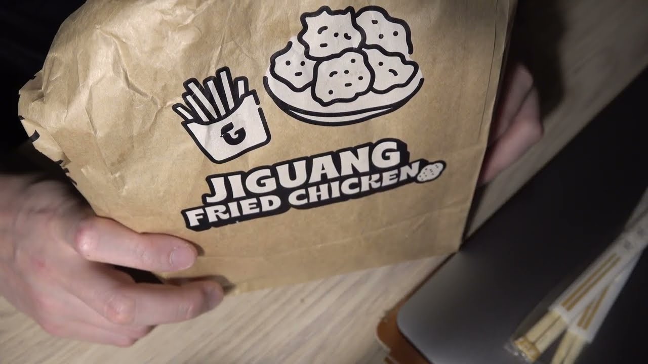 ASMR - TAIWAN JIGUANG FRIED CHICKEN AND FRIED SQUID EATING SOUNDS