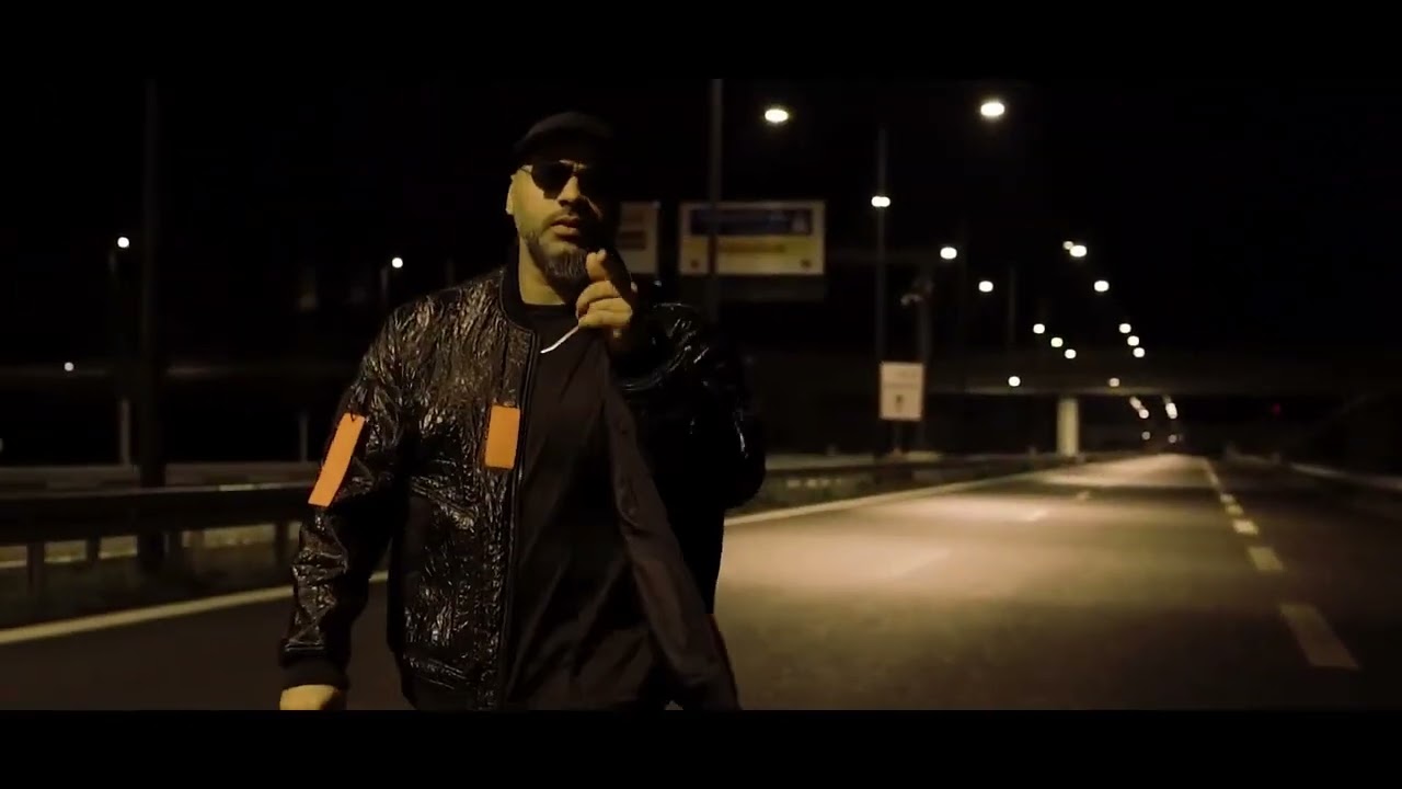 MASSIV x CAPITAL BRA - DEIN BESCH&Uuml;TZER (prod. KronaBeatz)
