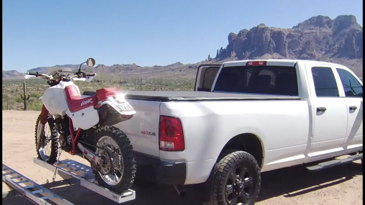 Awesome Ride with Coyotes and Jackrabbits on the XR600R!!