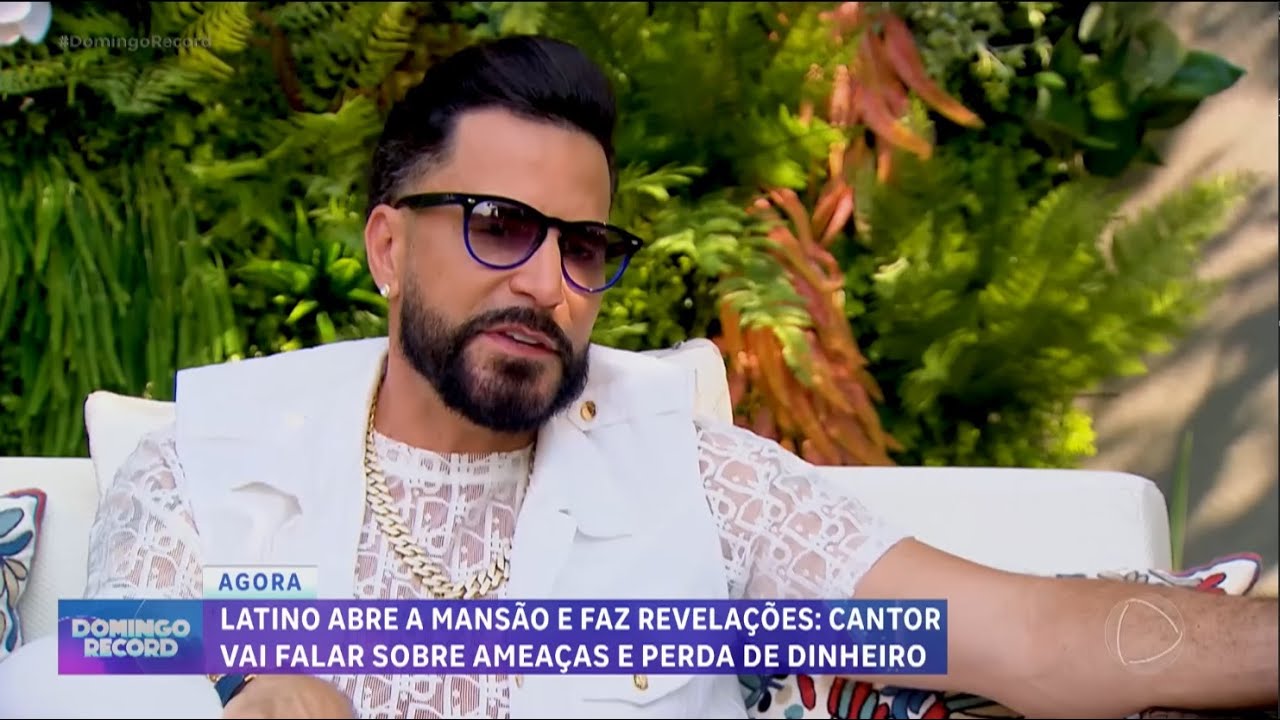 Latino comemora 30 anos de carreira a abre mansão para o Domingo Record