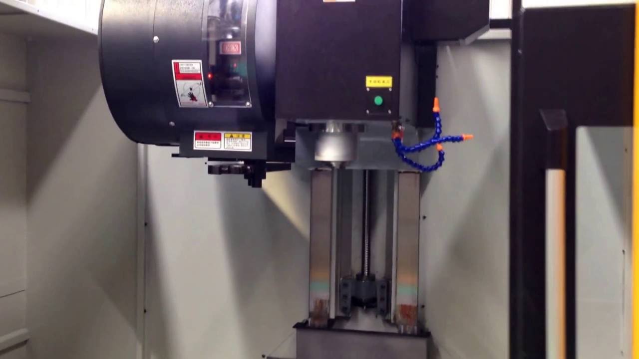 VMC1060B with arm type tool magazine JPG TOOLS & TOOLS SAS