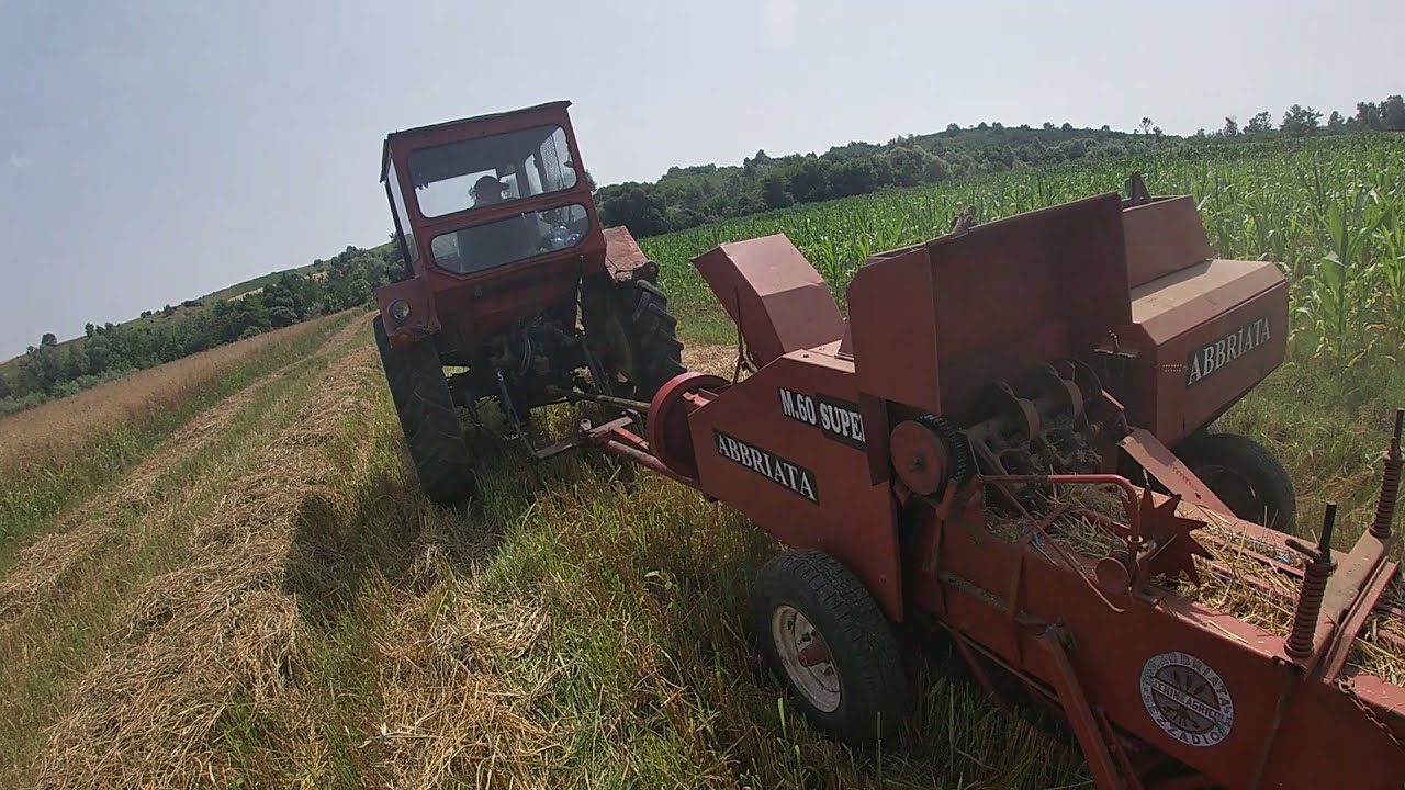 Agro-vlog-La-balotat-paiele-de- grâu-pe-2021-Cu-U650-si-balotiera-Abbriata-ep2
