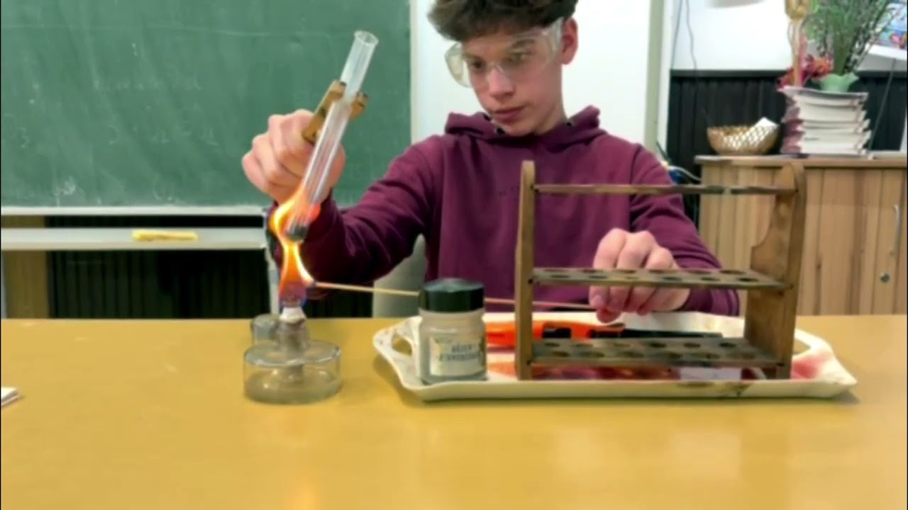 Elemi oxigén előállítása kémcsőben kálium-permanganát hőbontásával