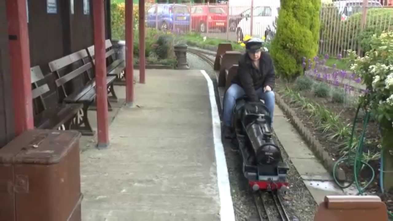 The Wythall Miniature Railway  KING OF THE SCARLETS goes home for the day   May 2015