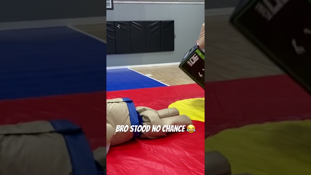 Sumo suit madness #youtubeshorts #shorts #funny #laugh #wrestling #wrestlemania #laughing #sumo #fun