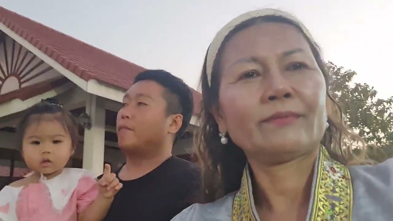 สวัสดี​ค่ะ​เทื่ย​ว​เมือง​ฟ้า​แดด​สูง​ยาง​กมลา​ไสย​จังหวัด​กาฬสินธุ์#​นัก​ท่องเที่ยว​#ต่างประเทศ 