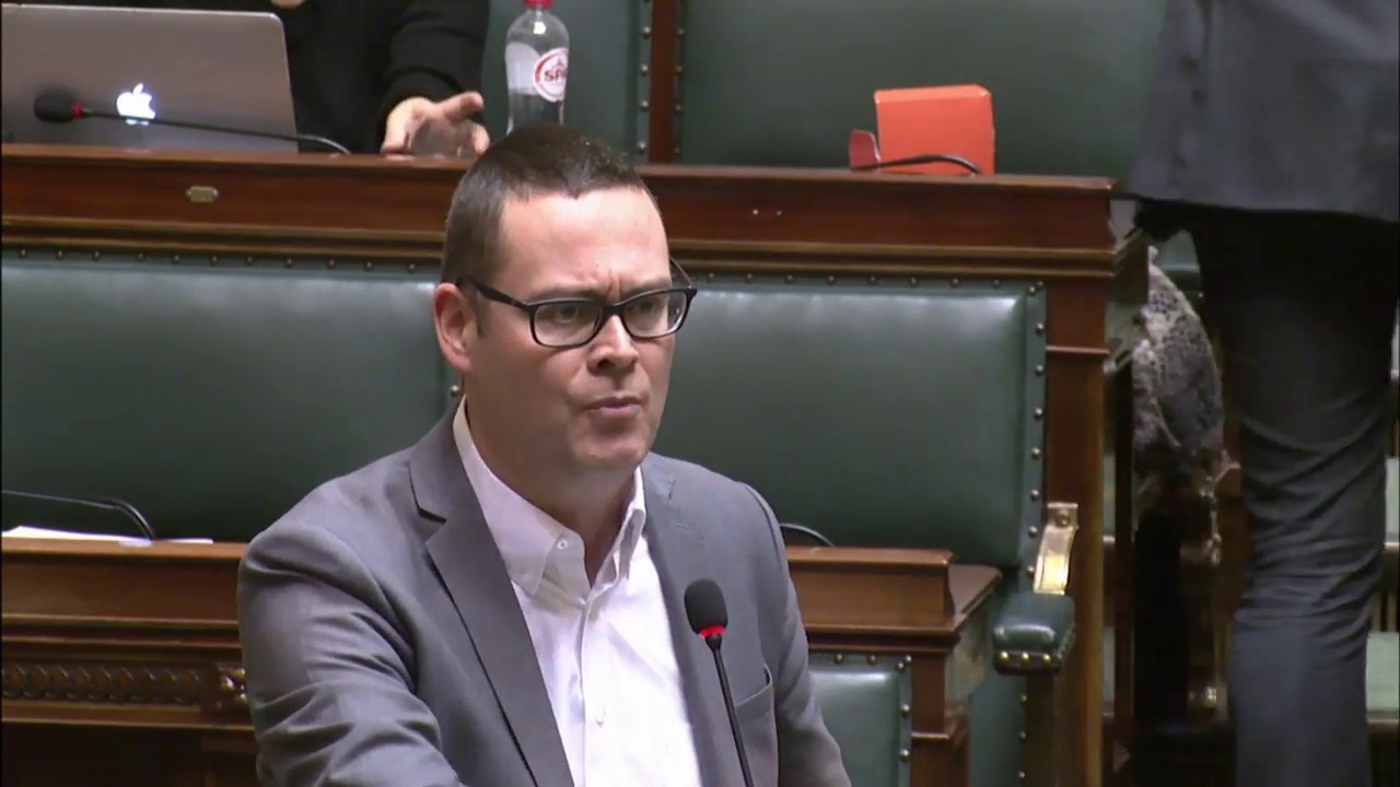 Charles Michel refuse de répondre à Raoul Hedebouw au sujet des prix du carburant qui augmentent