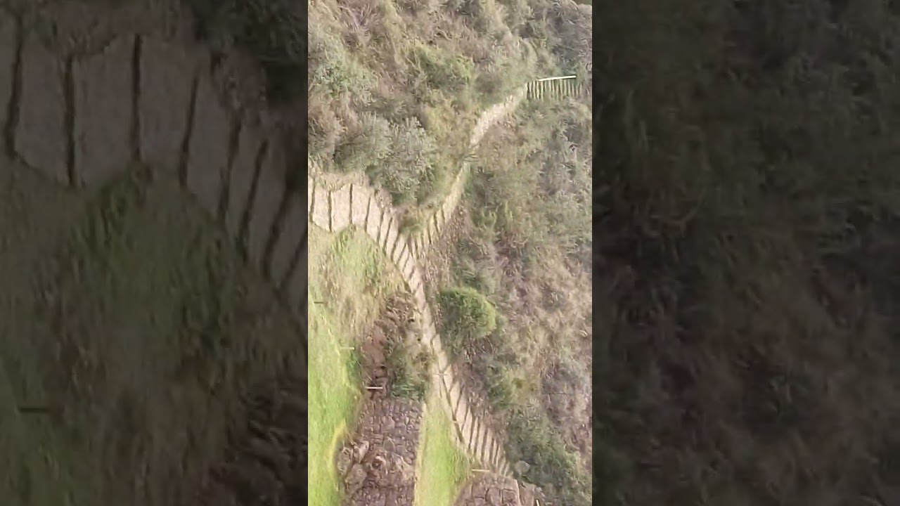 Caminando por Acueducto de TIPON PERU
