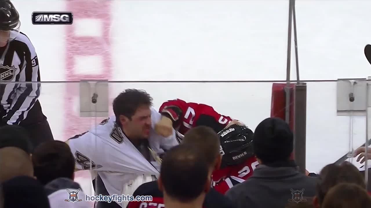 Robert Bortuzzo vs Jordin Tootoo Round 2 Dec 29, 2014