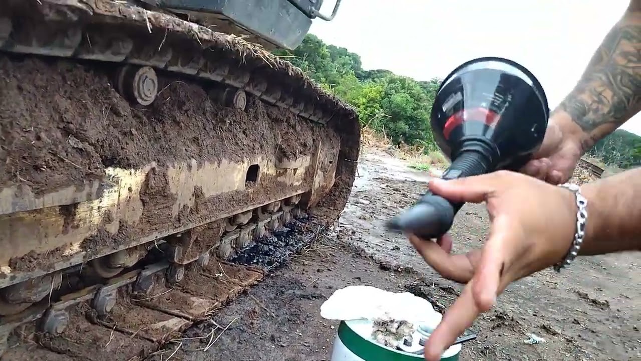 Trocando óleo Revisão Motor de Tração Escavadeira Hidráulica