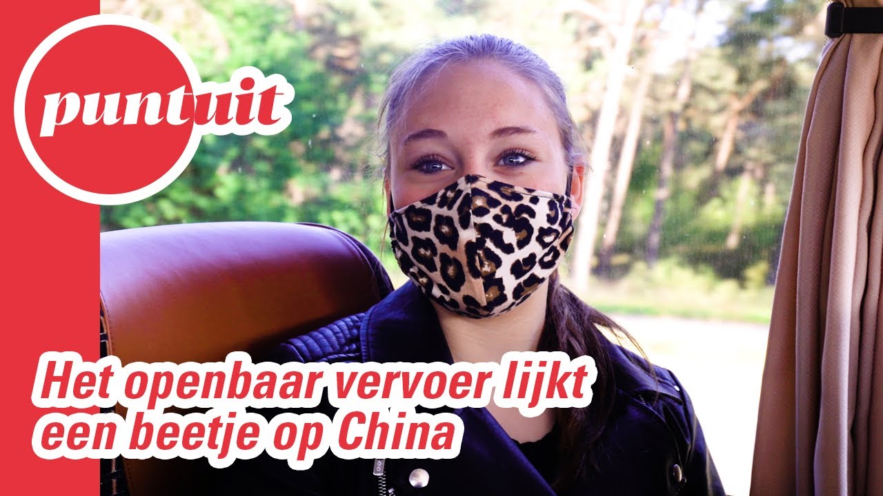 Fruytierleerlingen met mondkapje naar school