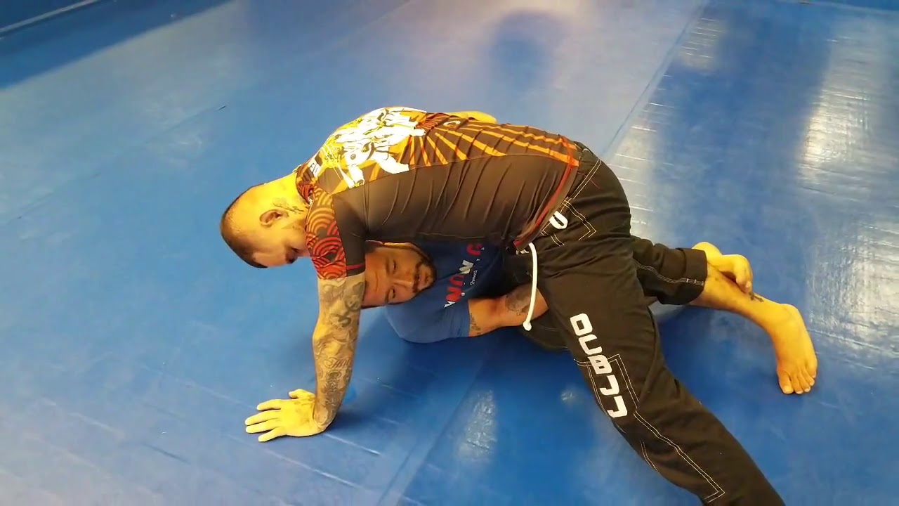 Tom DeBlass:  Dealing with opponent's knee slice pass