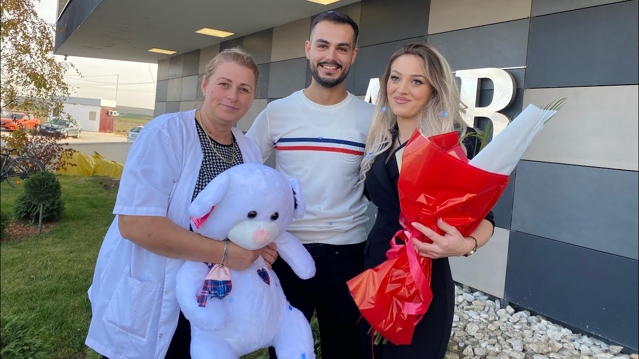 Surpriza ne Fakultetin AAB,Babai me familje surprizon vajzen Doniken per diplomimin e saj🎉🥳