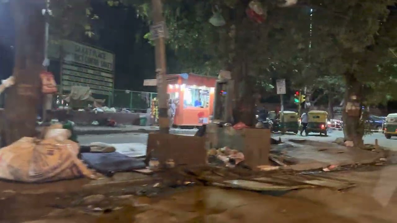 Slum, footpath life, Delhi, India.