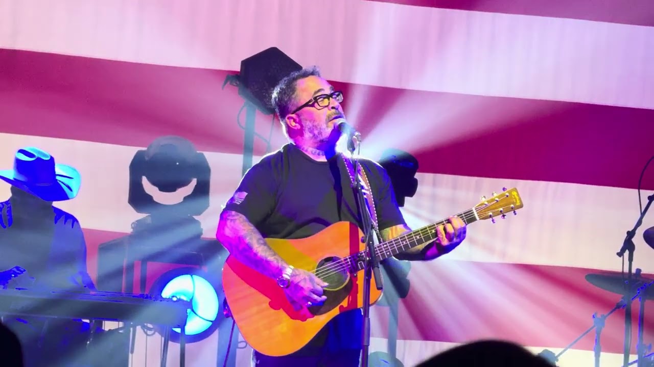 AARON LEWIS and STATELINERS / RIGHT HERE /  Genesee Theatre, IL 08-16-2025