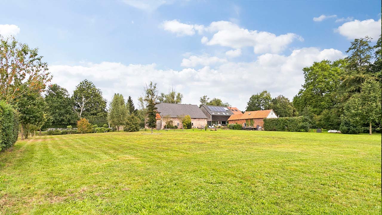 Historische, gerenoveerde hoeve met bijgebouw op 4.879 m2 te koop in Heindonk - Rosini Estate