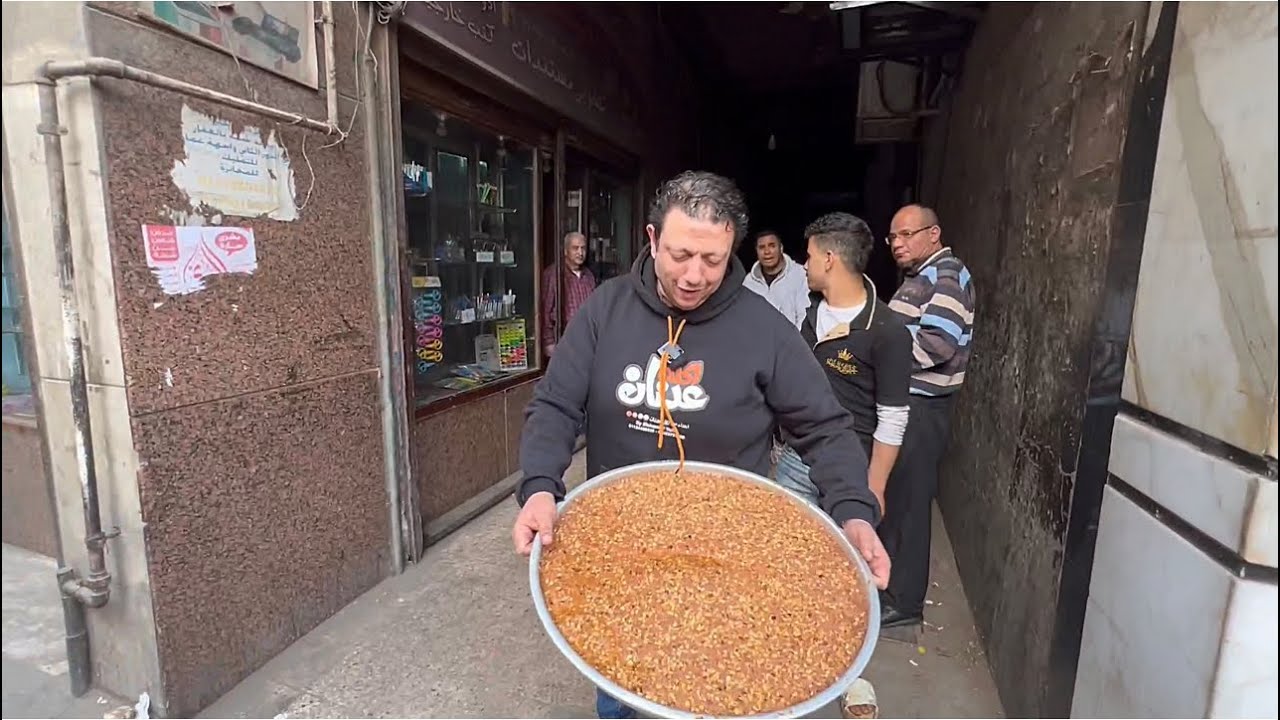 بسبوسة اول يوم رمضان و الزحمة كمان عند حلواني الحلمية في الدرب الاحمر