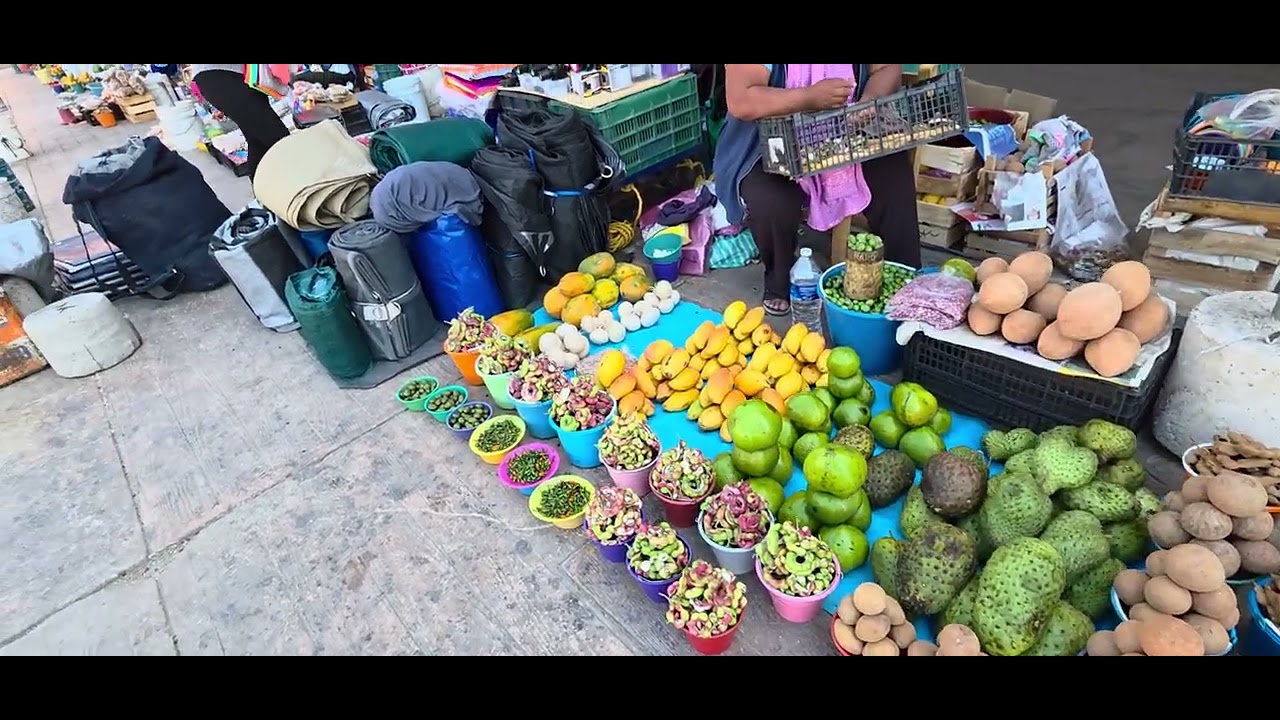 Frutas de temporada en la Mixteca Poblana para ser exacto Acatlan De Osorio Puebla México, suscribas