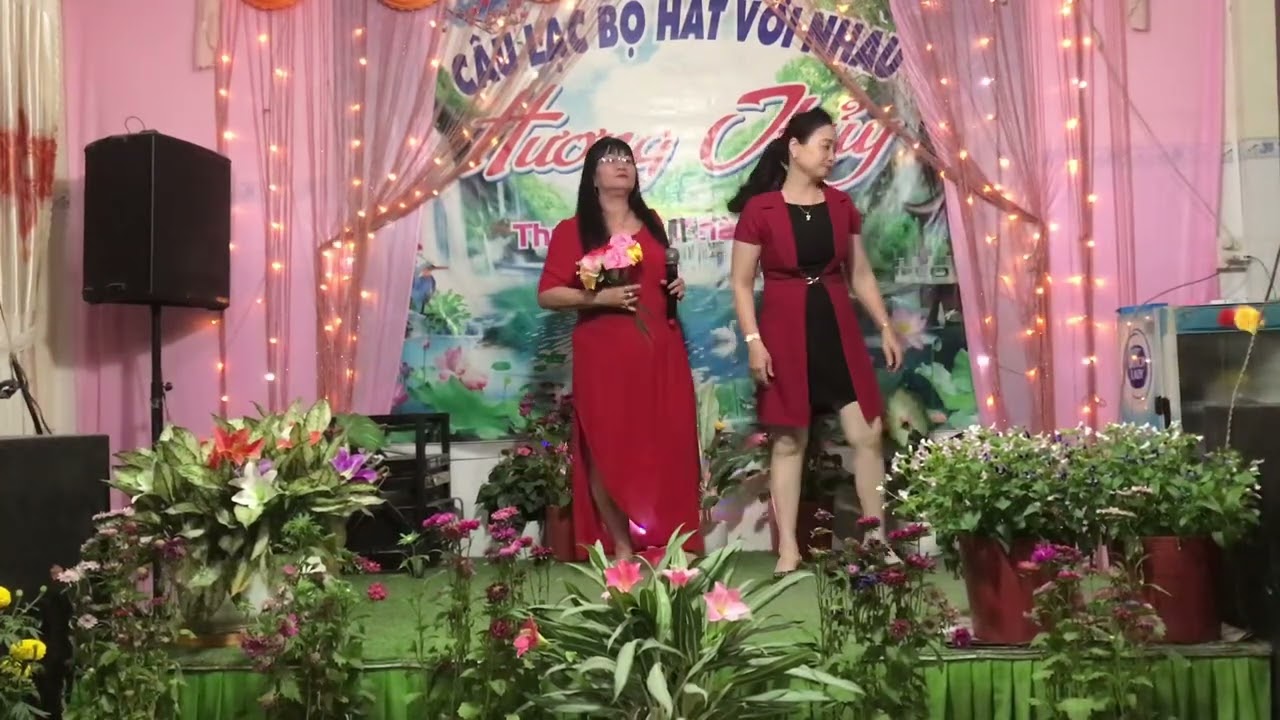 Kiều thảo trình bày ca khúc Câu chuyện đầu năm 