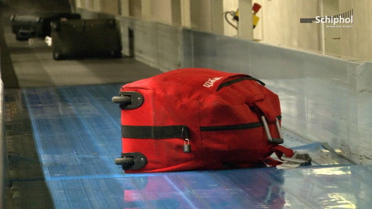 Launch of sustainable BLUEVEYOR baggage belt on Schiphol
