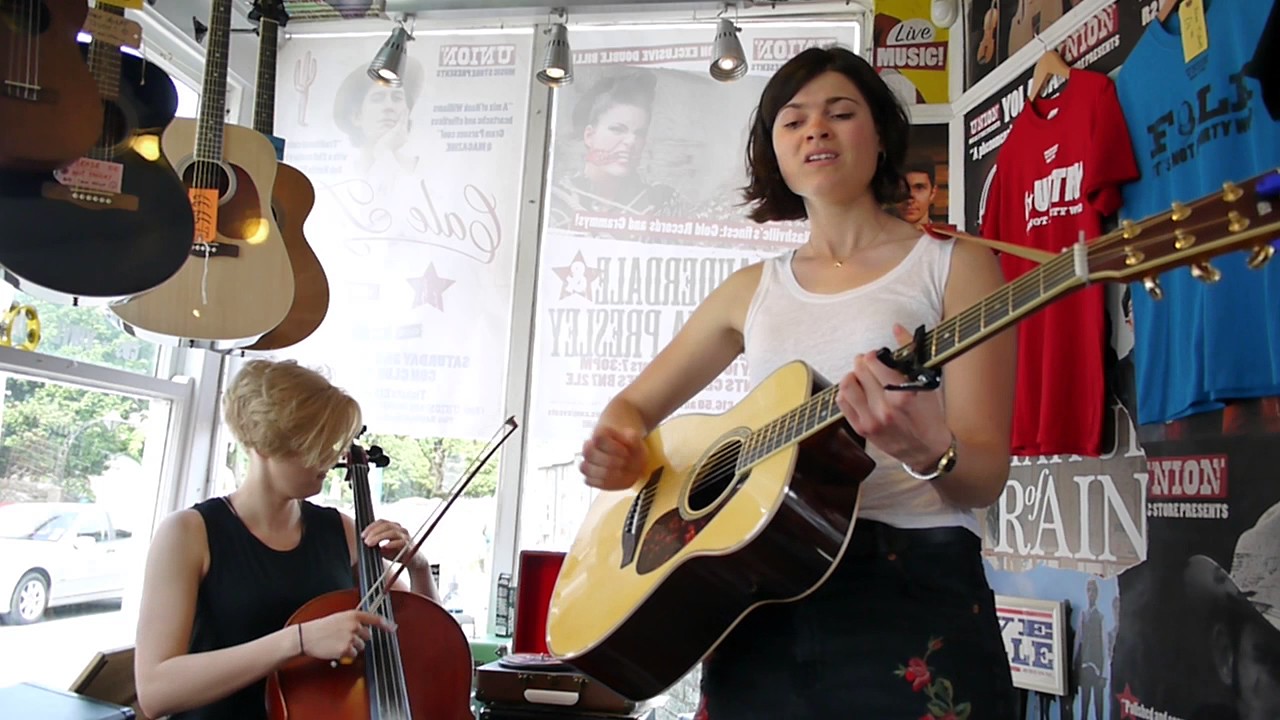 Hattie Briggs - acoustic in-store