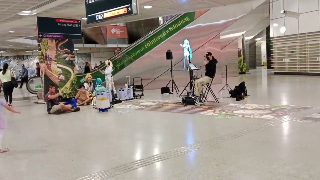 Little Girl vs Virtual Anime Girl (Dance Show)
