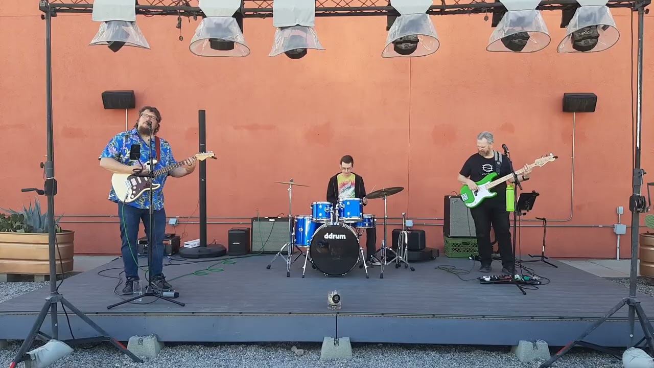 Taylor Tunes Buskin at the Button - Button Brew House, Marara, AZ