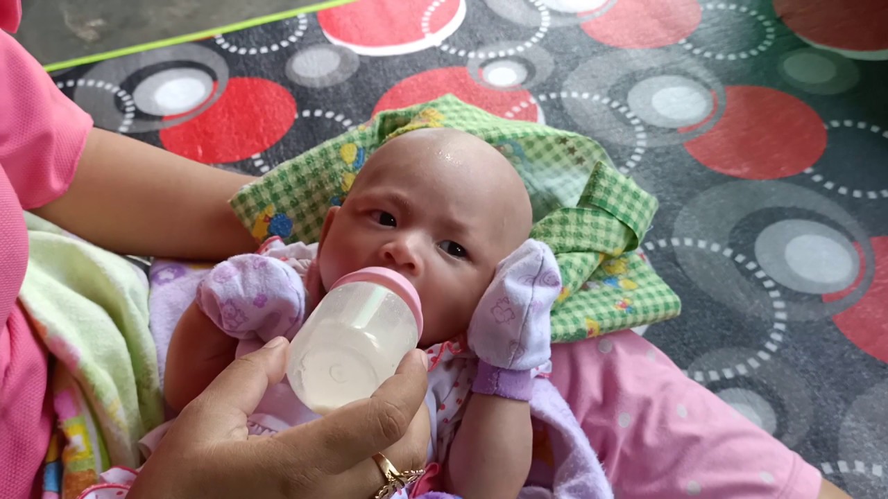 Annisa Bangun Tidur, Gak Mau Di Bedong Kain