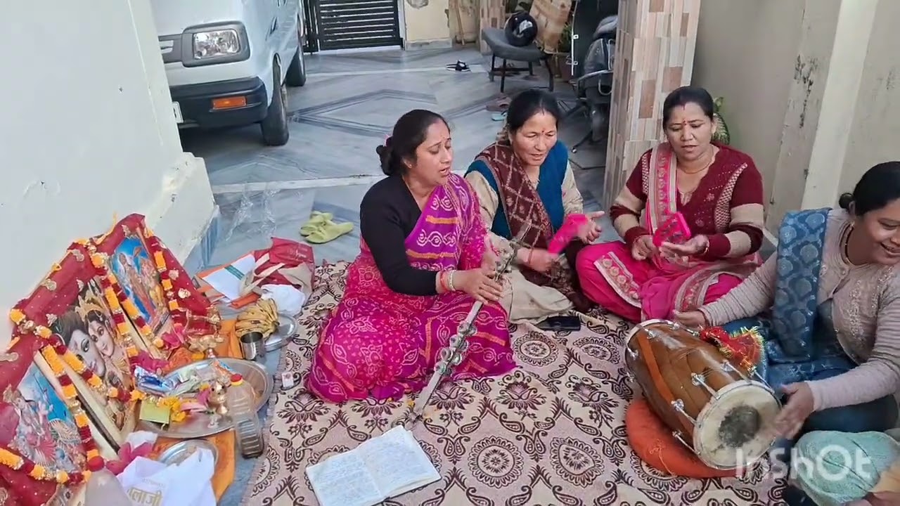 🌺नवरात्रि स्पेशल माता रानी का 🌺बहुत सुंदर गढवाली भजन #PoonamGaur#like subscribe comment or share 🙏 🌹