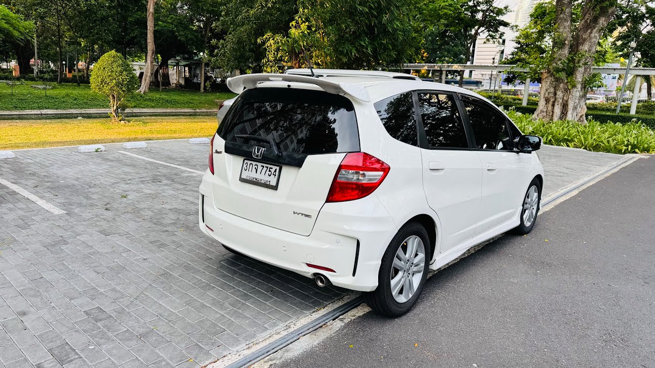 รีวิว Honda Jazz GE (MC)1.5 SV i-vtec ตัวท็อปสุด ปี2013 จดทะเบียน 2014