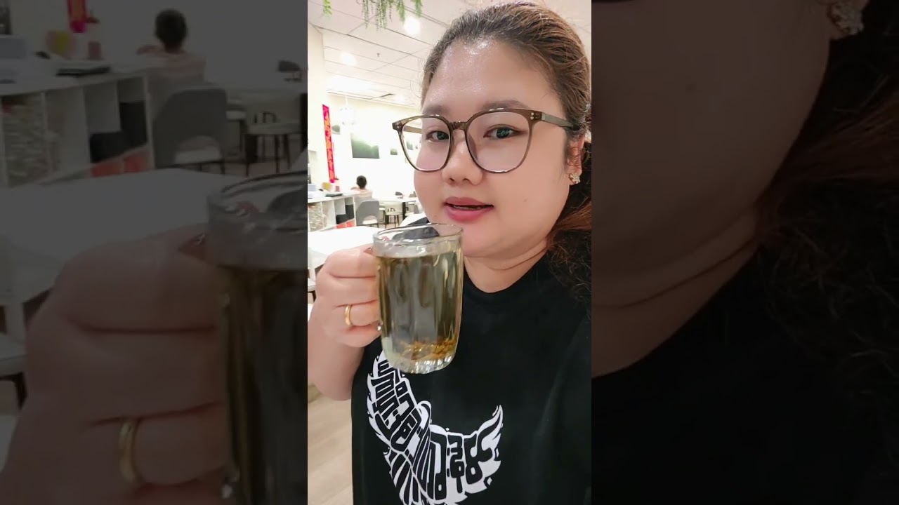 The Light Cafe-Singapore မှာသွားစားဖြစ်အောင်သွားစားကြပါနော် နောင်တမရစေရဘူး တကယ်ကောင်းတာ#nawnellysay 