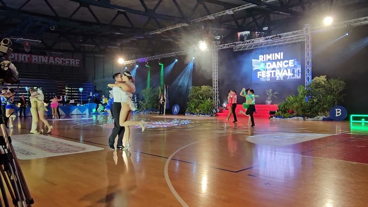 LIBELLULA mazurka eseguita  per riscaldamento dei ballerini per gara di ballo Folk Romagnolo