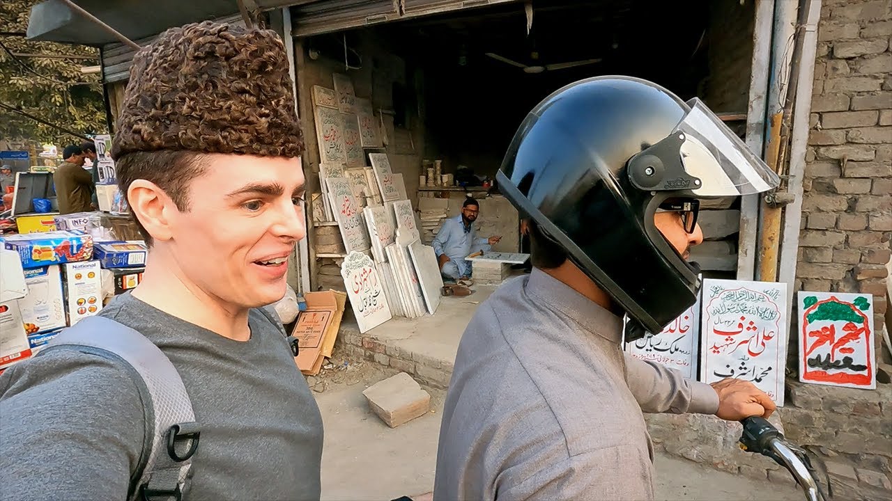 Local Guy Helps Me in Lahore 🇵🇰