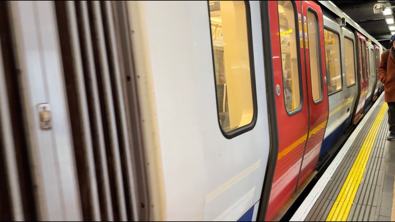 Metropolitan and Circle Line trains Liverpool Street Station 2nd February 2026