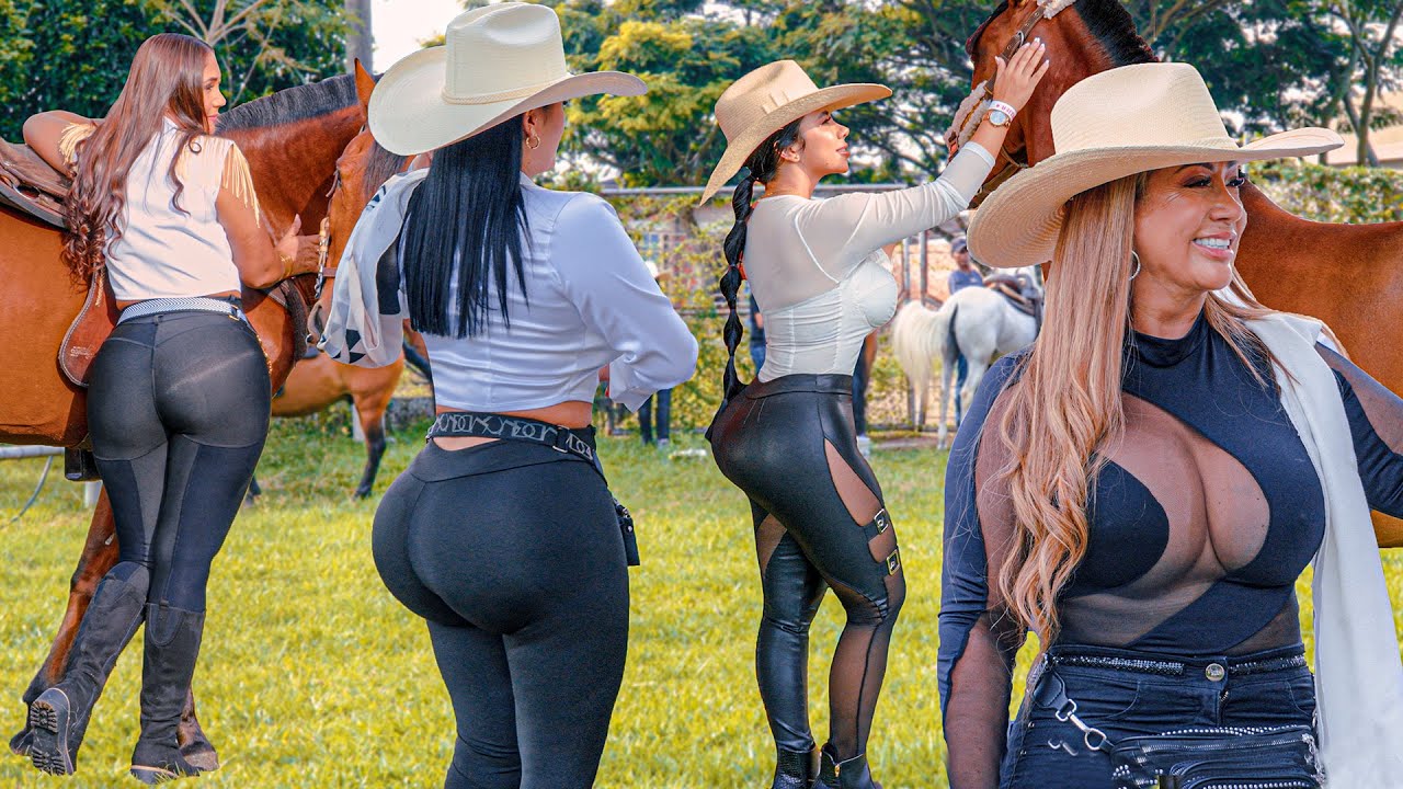 Incredible Lovely Women Riding Horses in Colombian Rodeo 🐴