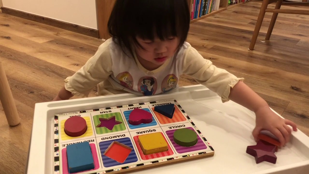 Ke Ning (20m) with Melissa & Doug Shapes Chunky Puzzle (Toy Reviews)